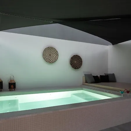 Izabela Santorini Hotel