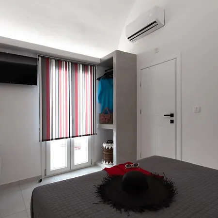 Ξενοδοχείο Izabela Santorini 5*