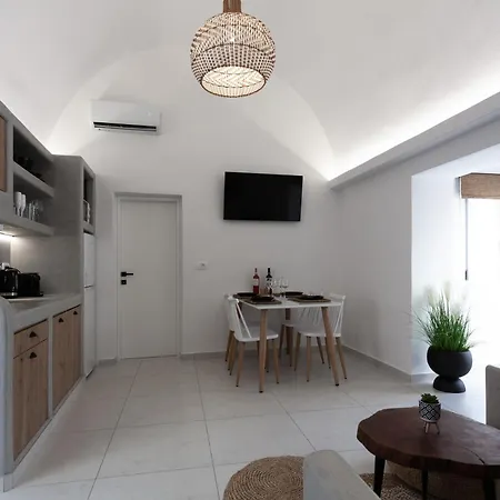 Ξενοδοχείο Izabela Santorini 5*