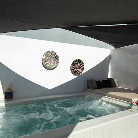Izabela Santorini Hotel