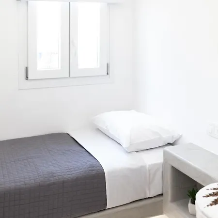 Izabela Santorini 5* Emporio (Santorini)